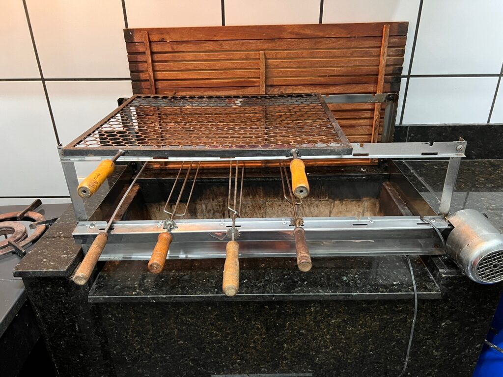 Churrasqueira para eventos de até 160 pessoas